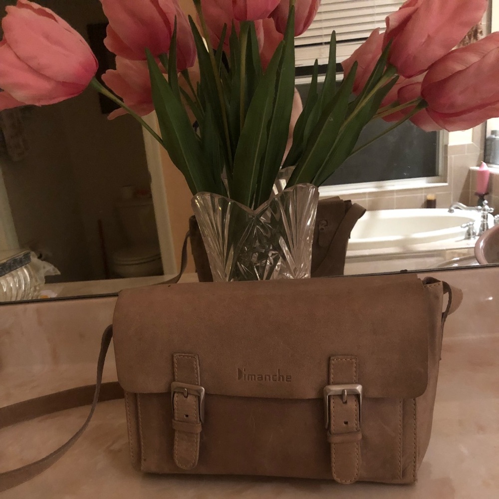 Neutral leather bag